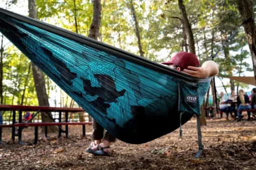 Eno Hammock Eno DoubleNest Bluesign Print kahden hengen riippumatto, Synthwave/Sapphire Clearance