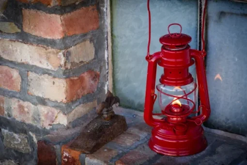 Storm Lantern 276 Punainen-Feuerhand Fashion