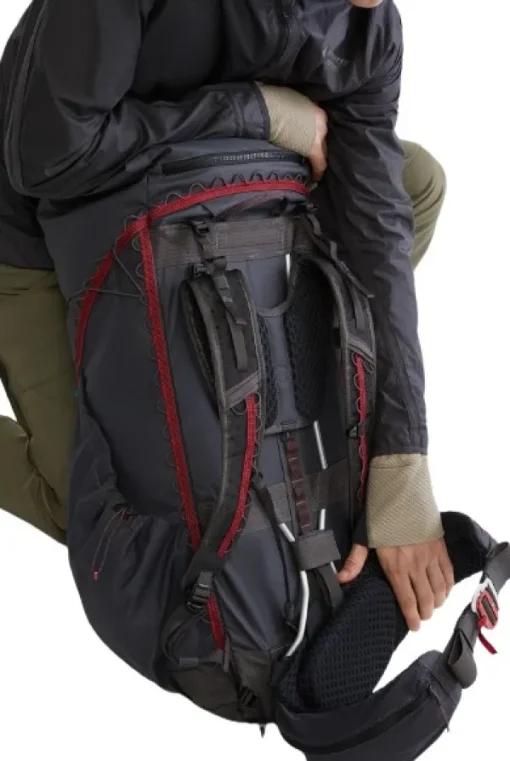 Klättermusen Raido 2.0 Backpack reppu, 55L, mustaharmaa Sale