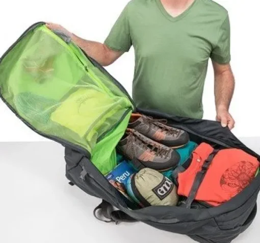 Osprey Farpoint 80 matkailurinkka, musta Clearance